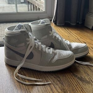 Light Green Men’s Nike High-Top Sneakers